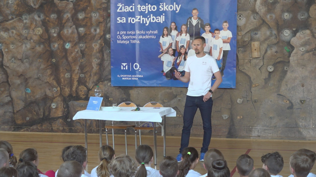 Matej Tóth rozhýbal senické deti 